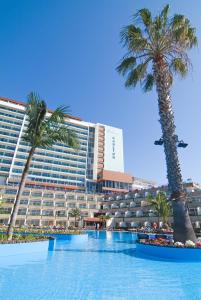 Bazén v ubytování Pestana Carlton Madeira Ocean Resort Hotel nebo v jeho okolí