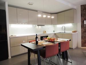 Dapur atau dapur kecil di Perfect Holiday Home.