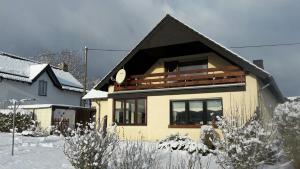 ヘレンタールにあるZur schönen Aussichtの雪の家