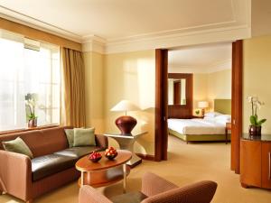 Posteľ alebo postele v izbe v ubytovaní Regent Warsaw Hotel