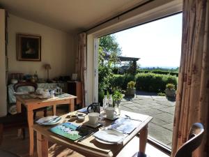 Κήπος έξω από το The Lodge, at Orchard Cottage