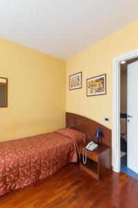 En eller flere senger på et rom på Hotel La Cascata