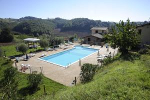 a large swimming pool in the middle of a yard at L'Antico Casale in Perugia
