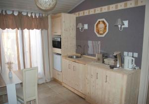 a kitchen with a sink and a counter top at B&B Villa Viva Vitale in Pierrevert