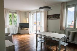 Et tv og/eller underholdning på Appartamento rosmarino