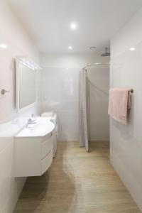 Ένα μπάνιο στο Allika Apartments