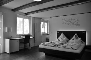 Letto o letti in una camera di Hotel Hagnauer Seeperle