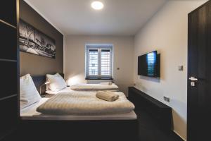 Postel nebo postele na pokoji v ubytování SILESIA Residence