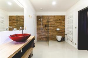 Koupelna v ubytování SILESIA Residence + 30 fotografií