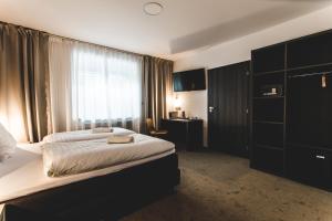 Postel nebo postele na pokoji v ubytování SILESIA Residence