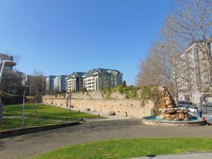 ア・コルーニャにあるApartamento Riazor Coruñaの背景の公園像