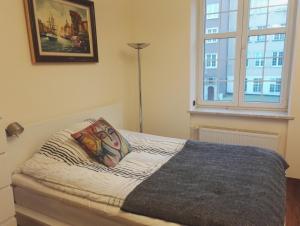a bed in a room with a window at Apartament Ducha 3 in Gdańsk