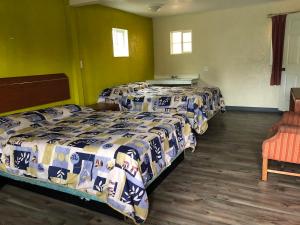 Postel nebo postele na pokoji v ubytování Budget inn