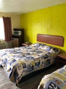 Postel nebo postele na pokoji v ubytování Budget inn