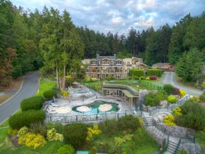 Bazén v ubytování Poets Cove Resort & Spa nebo v jeho okolí
