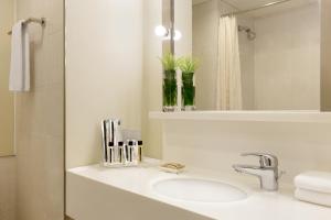 Phòng tắm tại Jen Hong Kong by Shangri-La