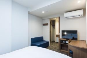 TV a/nebo společenská místnost v ubytování Dormy Inn EXPRESS Sendai Seaside