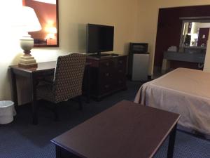 Postel nebo postele na pokoji v ubytování Executive Inn Texarkana