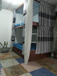 Letto o letti in una camera di Kingfisher Hostel