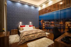 ブダペストにあるPaprika Deluxe Apartmentsのベッドルーム1室(ベッド1台付)、