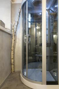 Koupelna v ubytování A Casa di Ale Lago Maggiore Private outdoor sauna