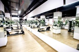 Fitness centrum a/nebo fitness zařízení v ubytování West Shine Hotel