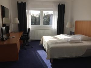 Letto o letti in una camera di Hotel Dvůr