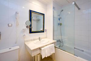 Łazienka w obiekcie Hotel Traíña