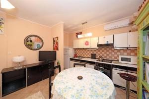 Kuchyň nebo kuchyňský kout v ubytování Apartments Sanja + 14 fotografií