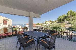 En balkon eller terrasse på Apartments Nediljka