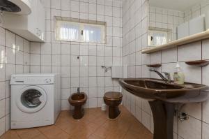 Ванна кімната в Apartments Nediljka