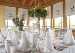 Reštaurácia alebo iné gastronomické zariadenie v ubytovaní Devon Inn Hotel
