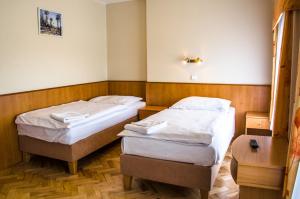 Postel nebo postele na pokoji v ubytování Hotel U Jezera + 18 fotografií