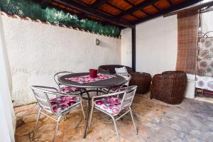 a table and four chairs with a cup on top at Apartments Derado in Supetar