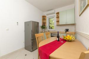 Kuchyň nebo kuchyňský kout v ubytování Apartments and Room Villa Niko