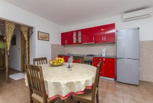 Kuchyň nebo kuchyňský kout v ubytování Apartments and Room Villa Niko