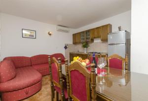 Kuchyň nebo kuchyňský kout v ubytování Apartments and Room Villa Niko