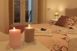 A bed or beds in a room at Aitna B&B