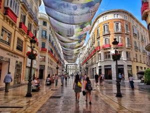 Hostia v ubytovaní Ideal Holiday Apartment City Center
