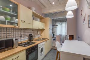 Кухня или кухненски бокс в Apartments Florence- Santa Maria Novella