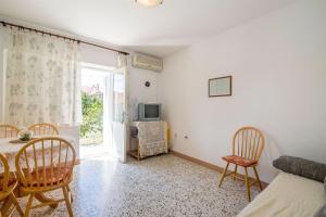 TV a/nebo společenská místnost v ubytování Apartments Petar