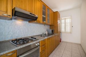 Kuchyň nebo kuchyňský kout v ubytování Apartments Petar