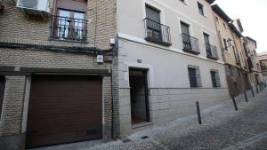 Gallery image of Apartamento con garaje, El barco in Toledo