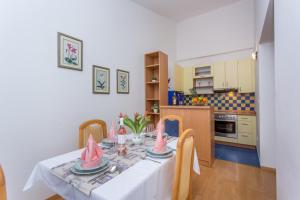 Kuchyň nebo kuchyňský kout v ubytování Apartments Snjezana Makarska