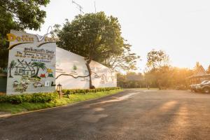 a building with a mural on the side of a road at Doi Inthanon View Resort in Chom Thong
