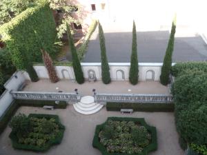 an overhead view of a garden with trees and bushes at Le Bellini in Lyon