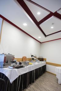 a conference room with a long table with chairs at Troia Hotel in Amares