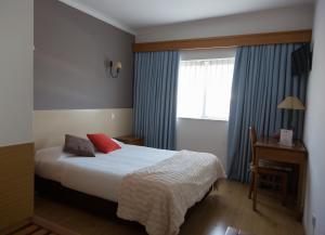 Ein Bett oder Betten in einem Zimmer der Unterkunft Troia Hotel