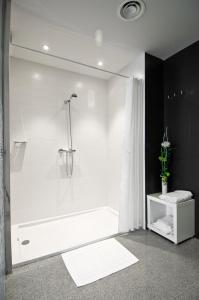 A bathroom at Hostal La Creu