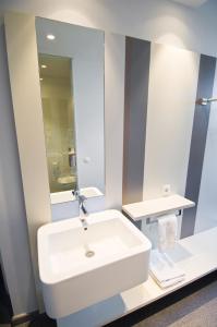 A bathroom at Hostal La Creu